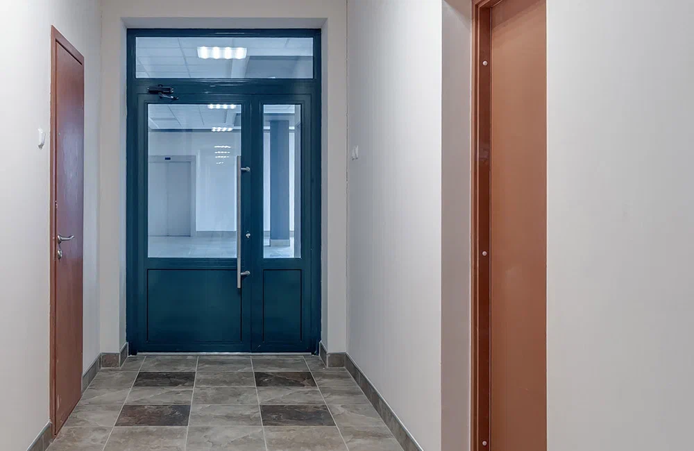 Vistas panorámicas a través de puertas correderas