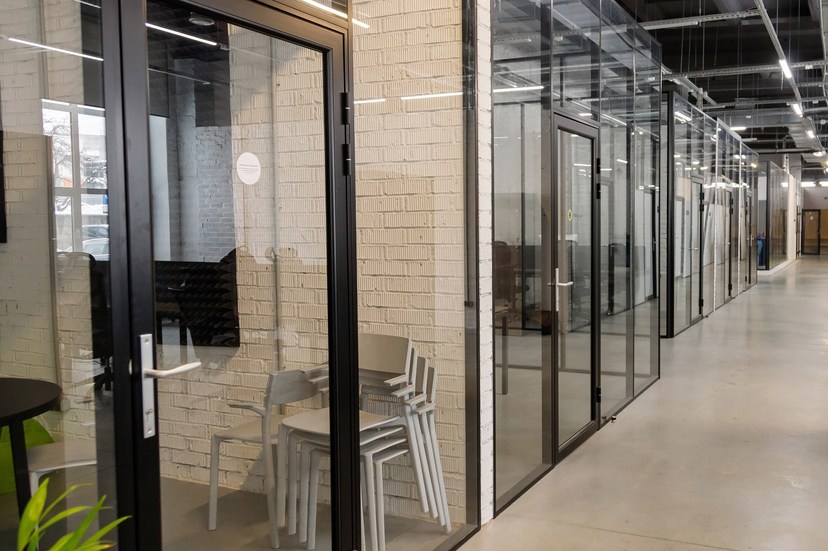 Mamparas de cristal en oficina